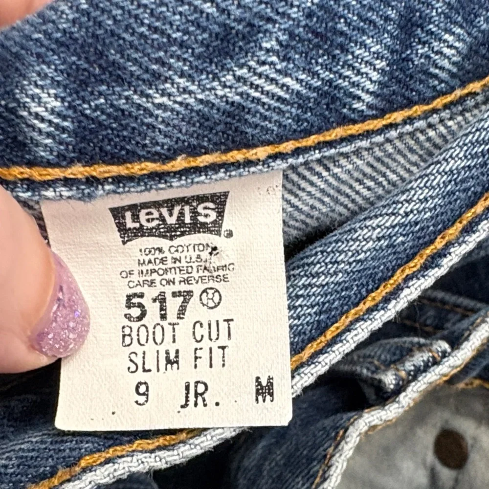 Levi's Classic Blue Jeans with Back Pocket Detail - Picture 3 of 3